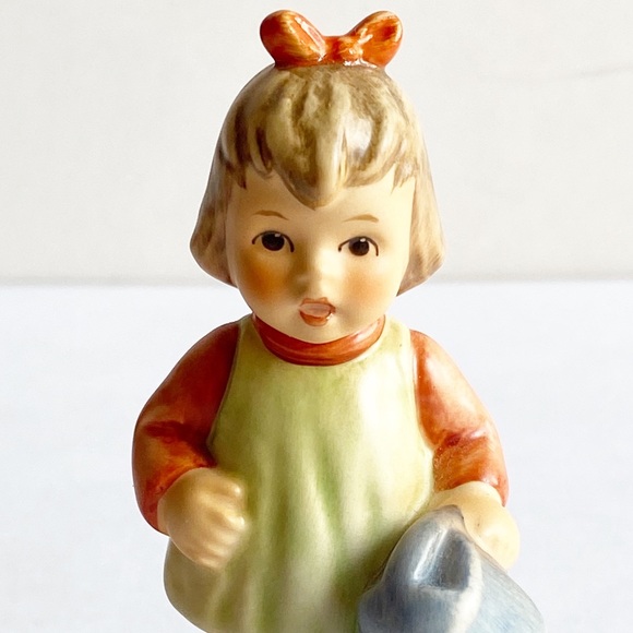 Hummel Figurine Nature’s Gift Exclusive Edition - Picture 3 of 10